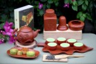 Bộ Ấm Chén Tử Sa Đắp Phù Dung Khay Lá Đỏ Kèm Phụ Kiện