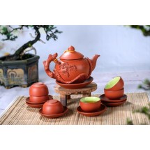 Bộ Ấm Chén Tử Sa Đắp Cây Tùng Tách Lót Đỏ
