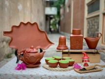 Bộ Ấm Chén Tử Sa Đắp Cây Tùng Khay Lá Đỏ Kèm Phụ Kiện
